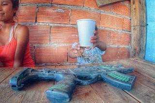 Niños pistoleros en Argenitna
